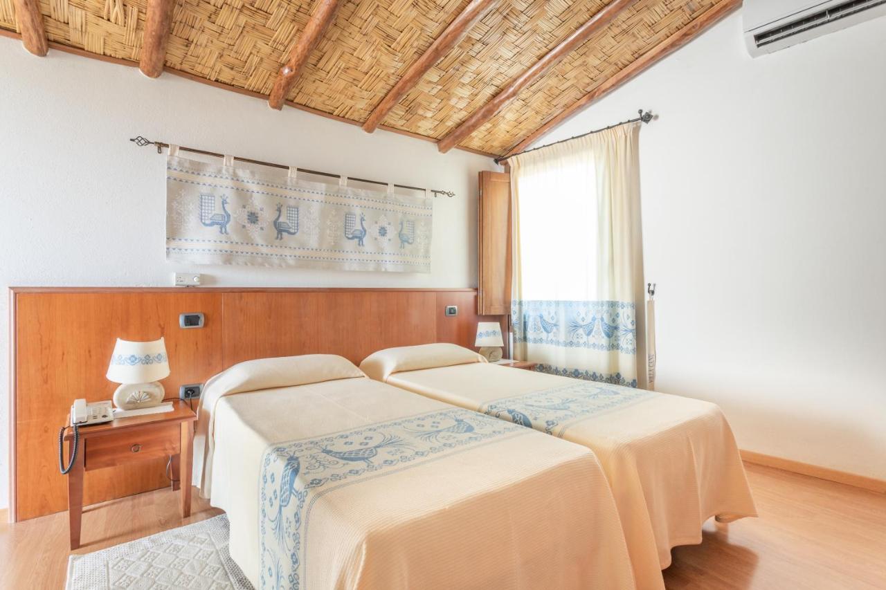 Hotel Villa Canu Cabras Exterior photo