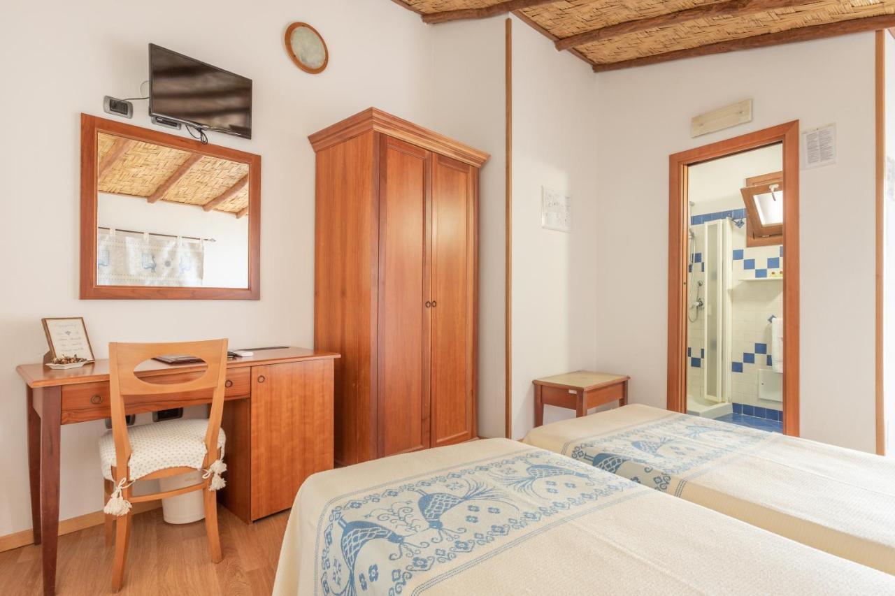 Hotel Villa Canu Cabras Exterior photo