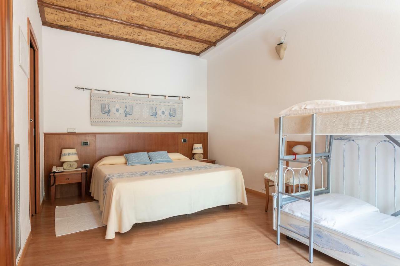 Hotel Villa Canu Cabras Exterior photo